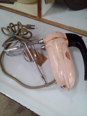 Sunbeam Hand Mixer (Pink)