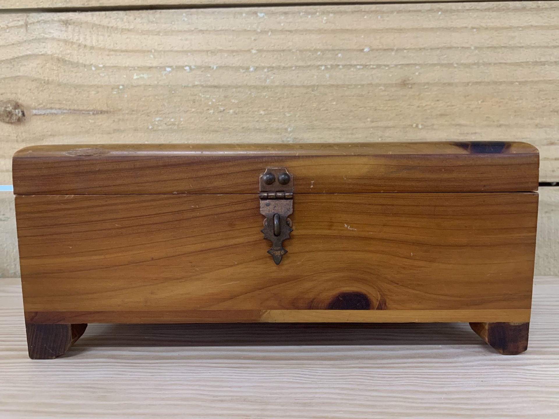 Knotty Pine Wooden Box - Picker Place