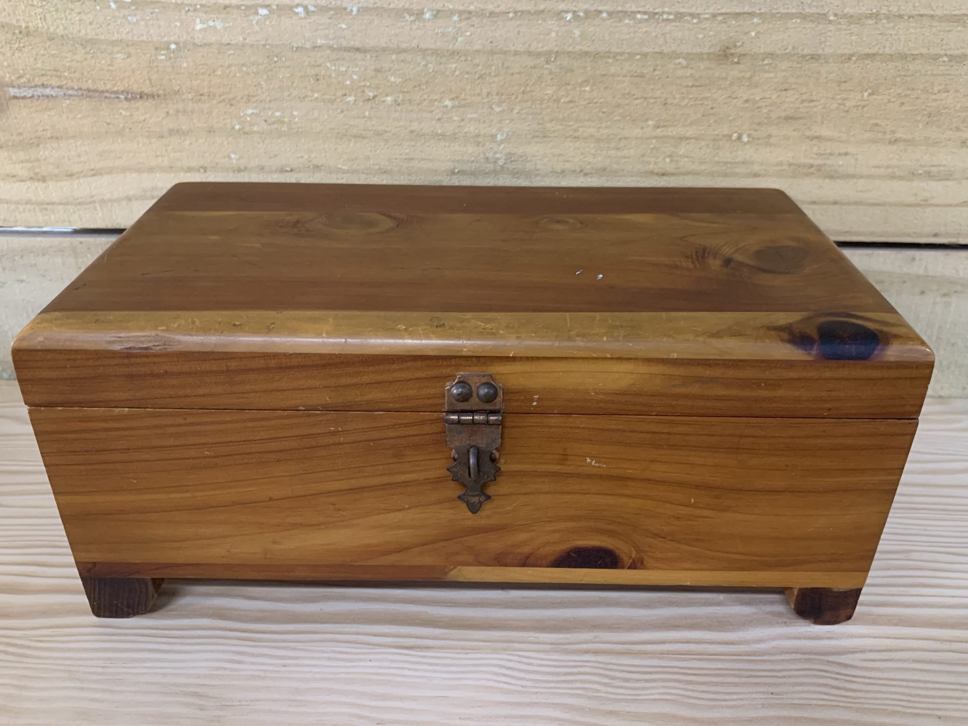 Knotty Pine Wooden Box - Picker Place