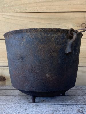 Cast Iron Pot with Feet