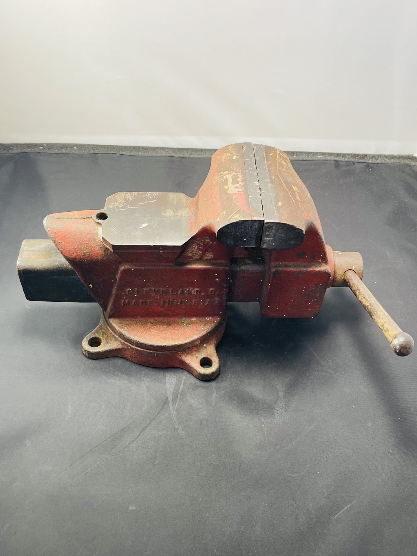 Columbia D44 Red Vice - Picker Place