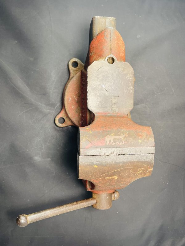 Columbia D44 Red Vice - Picker Place