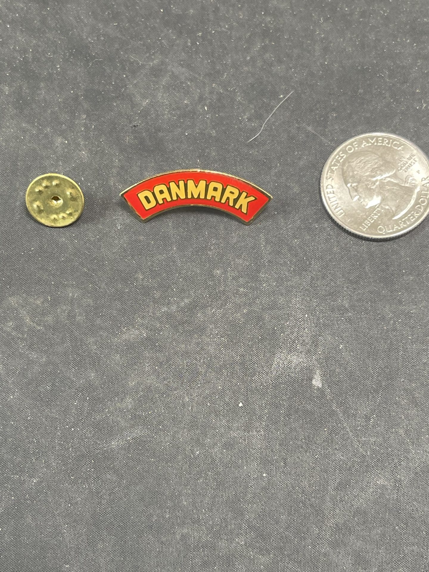 Danmark Lapel Pin - Picker Place