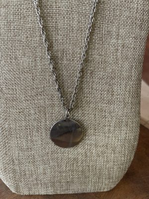 Silver Tone Necklace w/Round Charm